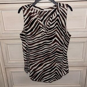 Maurices sleeveless, v neck blouse.